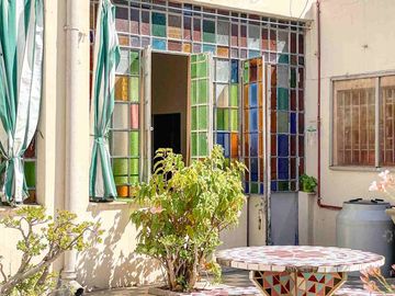 CASA ANTIGUA EN VENTA EN PERGAMINO CON PATIO