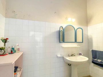 CASA ANTIGUA EN VENTA EN PERGAMINO CON PATIO