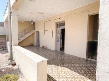 CASA ANTIGUA EN VENTA EN PERGAMINO CON PATIO