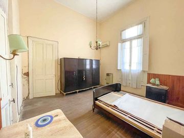 CASA ANTIGUA EN VENTA EN PERGAMINO CON PATIO