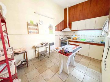 CASA ANTIGUA EN VENTA EN PERGAMINO CON PATIO