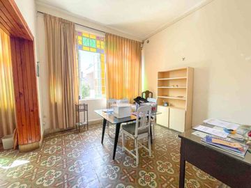 CASA ANTIGUA EN VENTA EN PERGAMINO CON PATIO