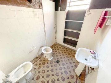 CASA ANTIGUA EN VENTA EN PERGAMINO CON PATIO