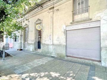 CASA ANTIGUA EN VENTA EN PERGAMINO CON PATIO