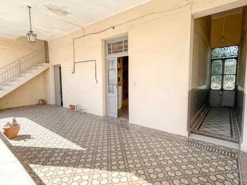 CASA ANTIGUA EN VENTA EN PERGAMINO CON PATIO