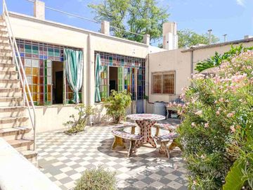 CASA ANTIGUA EN VENTA EN PERGAMINO CON PATIO