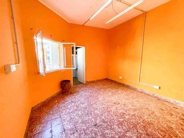 CASA ANTIGUA EN VENTA EN PERGAMINO CON PATIO