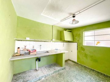 CASA ANTIGUA EN VENTA EN PERGAMINO CON PATIO