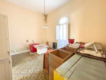 CASA ANTIGUA EN VENTA EN PERGAMINO CON PATIO