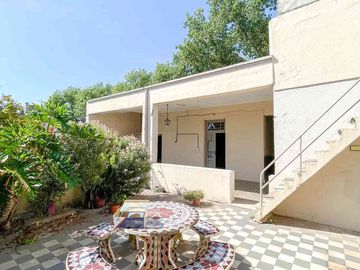 CASA ANTIGUA EN VENTA EN PERGAMINO CON PATIO