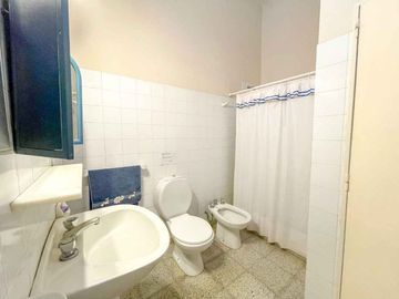 CASA ANTIGUA EN VENTA EN PERGAMINO CON PATIO