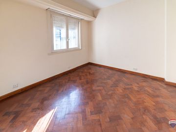 Venta departamento de 3 ambientes en Caballito
