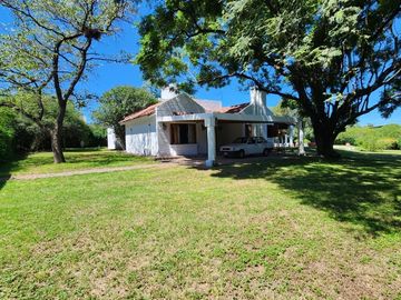 VENTA CASA 3 DORM CON PILETA EN VILLA ALLENDE GOLF