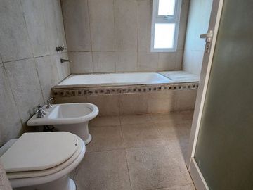 VENTA CASA 3 DORM CON PILETA EN VILLA ALLENDE GOLF