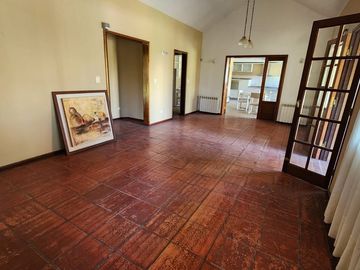 VENTA CASA 3 DORM CON PILETA EN VILLA ALLENDE GOLF