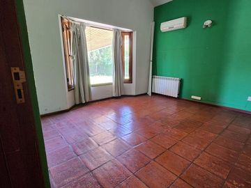 VENTA CASA 3 DORM CON PILETA EN VILLA ALLENDE GOLF