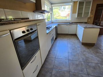 VENTA CASA 3 DORM CON PILETA EN VILLA ALLENDE GOLF
