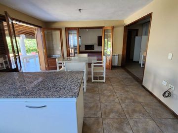 VENTA CASA 3 DORM CON PILETA EN VILLA ALLENDE GOLF