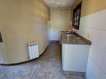 VENTA CASA 3 DORM CON PILETA EN VILLA ALLENDE GOLF