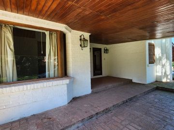 VENTA CASA 3 DORM CON PILETA EN VILLA ALLENDE GOLF
