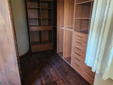 VENTA CASA 3 DORM CON PILETA EN VILLA ALLENDE GOLF