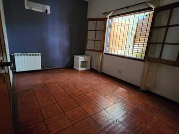 VENTA CASA 3 DORM CON PILETA EN VILLA ALLENDE GOLF