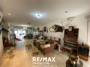 Casa en Venta  Ubicación Residencial 7 ambientes.-