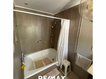 Casa en Venta  Ubicación Residencial 7 ambientes.-