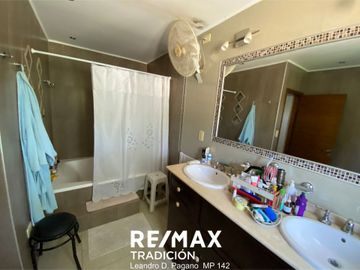 Casa en Venta  Ubicación Residencial 7 ambientes.-