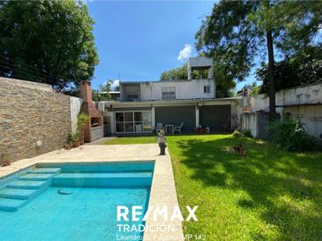 Casa en Venta  Ubicación Residencial 7 ambientes.-