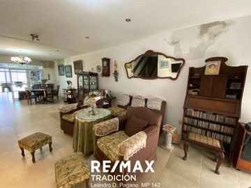 Casa en Venta  Ubicación Residencial 7 ambientes.-