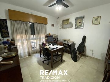 Casa en Venta  Ubicación Residencial 7 ambientes.-