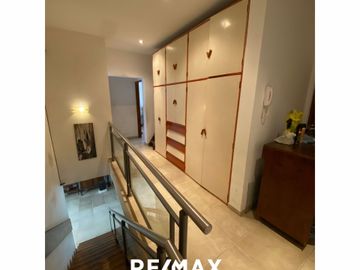 Casa en Venta  Ubicación Residencial 7 ambientes.-