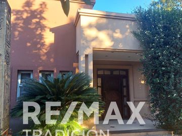 Venta Casa  Premium 4 Dormitorios. Resistencia