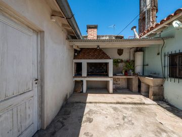 VENTA CASA 4 AMBIENTES CON PATIO DON TORCUATO