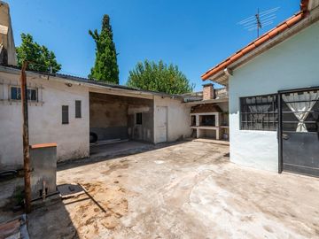 VENTA CASA 4 AMBIENTES CON PATIO DON TORCUATO