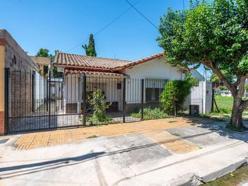 VENTA CASA 4 AMBIENTES CON PATIO DON TORCUATO