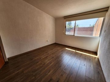 Casa en privada, 4 recámaras, jardín..