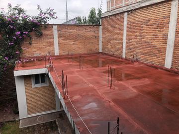 Casa en privada, 4 recámaras, jardín..