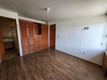 Casa en privada, 4 recámaras, jardín..