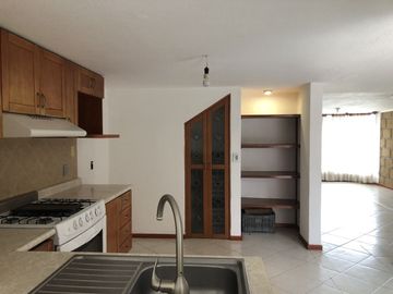 Casa en privada, 4 recámaras, jardín..