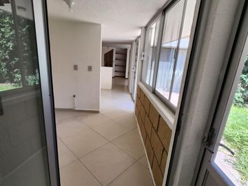 Casa en privada, 4 recámaras, jardín..