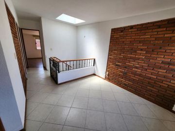 Casa en privada, 4 recámaras, jardín..