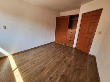 Casa en privada, 4 recámaras, jardín..