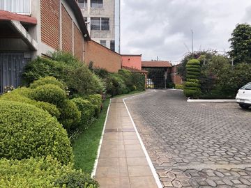 Casa en privada, 4 recámaras, jardín..