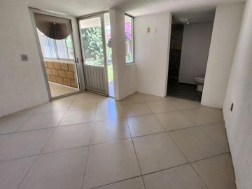 Casa en privada, 4 recámaras, jardín..