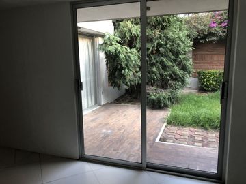 Casa en privada, 4 recámaras, jardín..