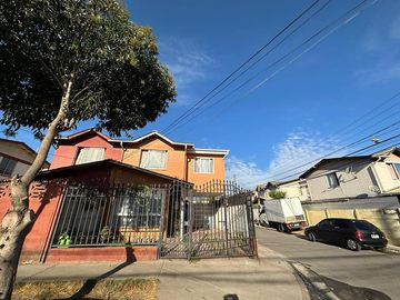 SE VENDE CASA ESQUINA, QUILLOTA