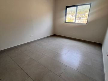 Venta de casas en dominio cumbres, arriba de avenida leones