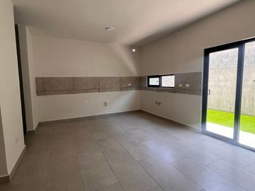 Venta de casas en dominio cumbres, arriba de avenida leones